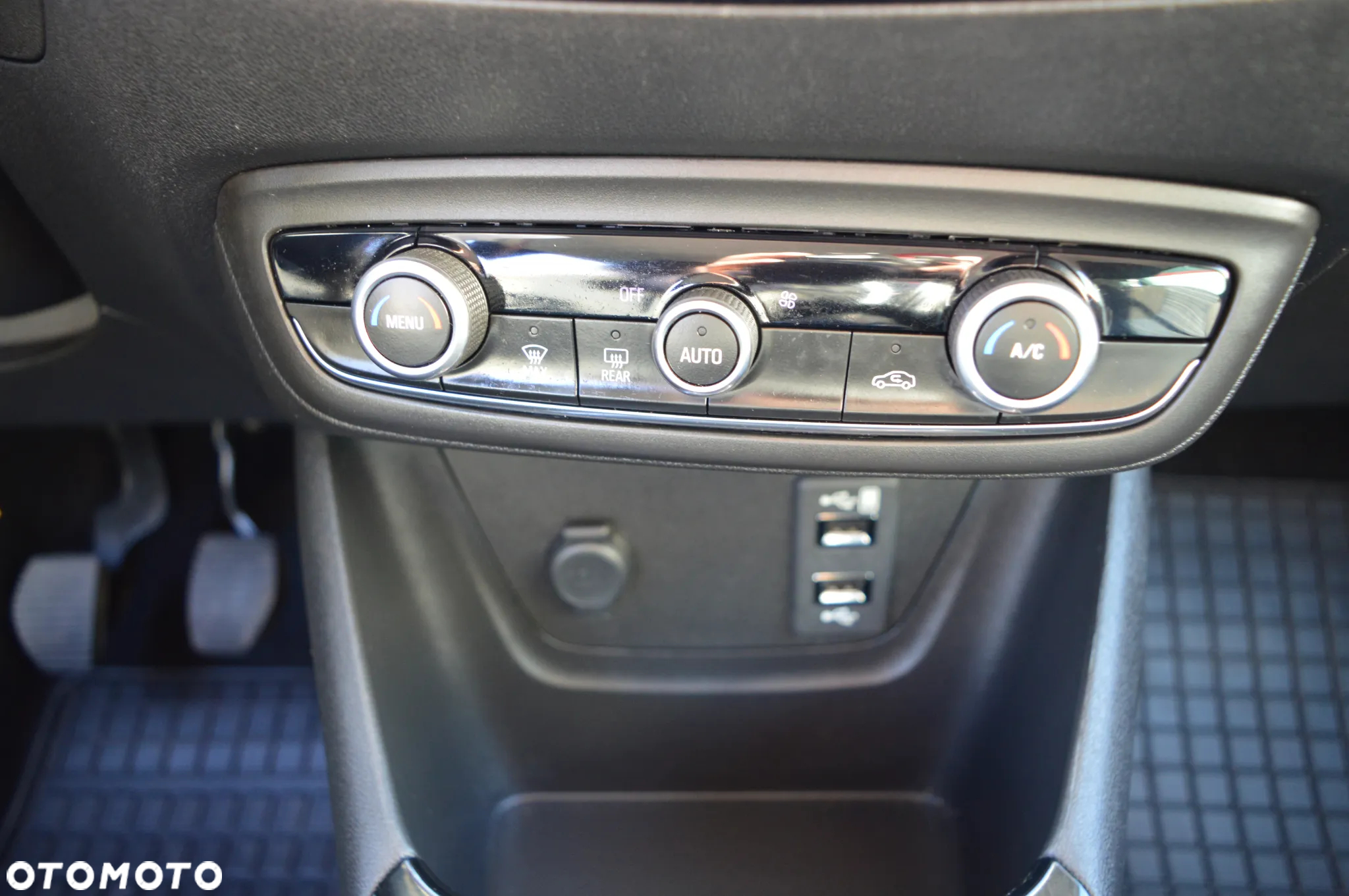 Opel Crossland X 1.2 T Design Line S&S - 17