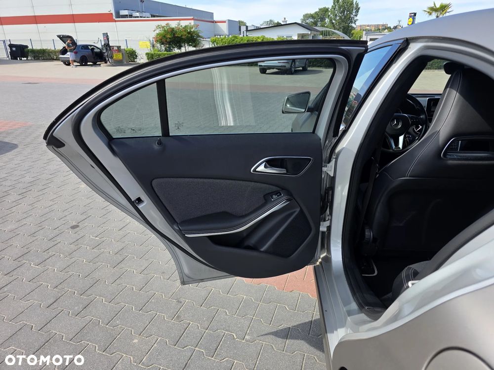 Mercedes-Benz Klasa A 180 BlueEfficiency Edition - 9