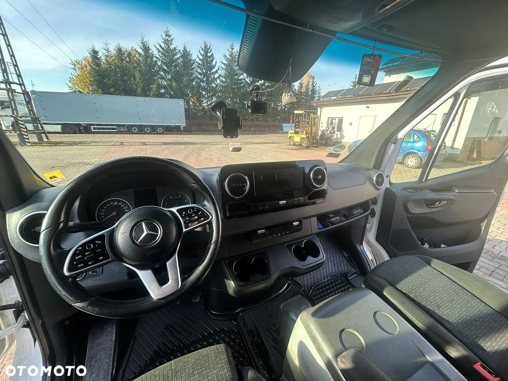 Mercedes-Benz Sprinter 319 - 15