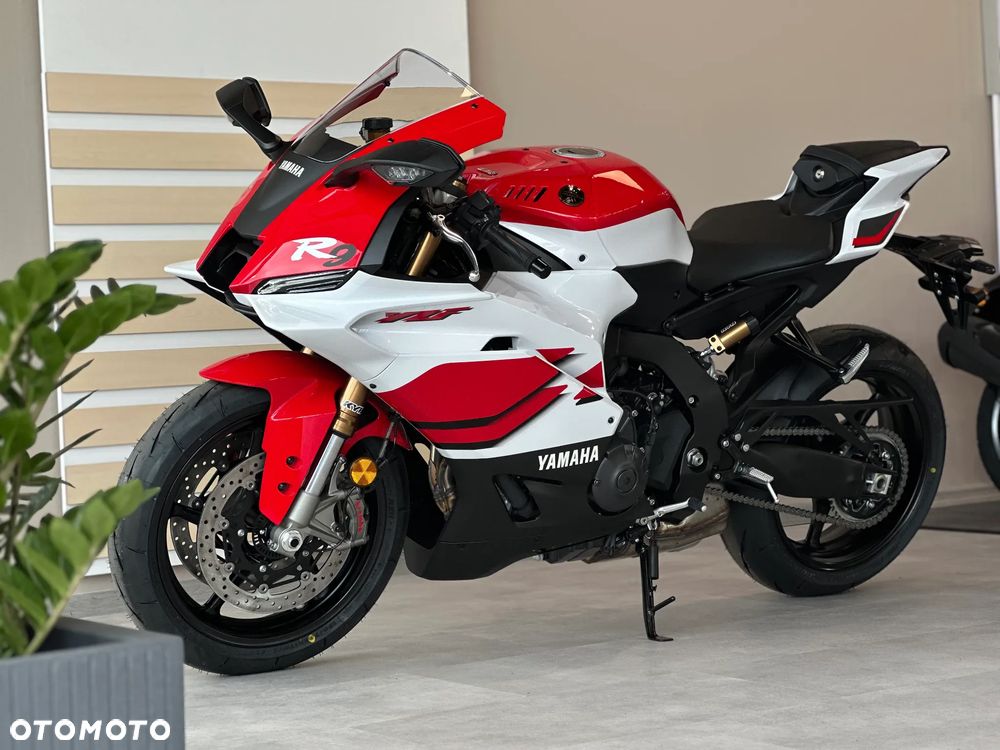 Yamaha R9 - 15
