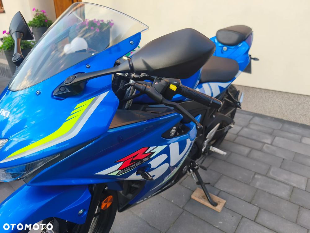 Suzuki GSX-R - 19