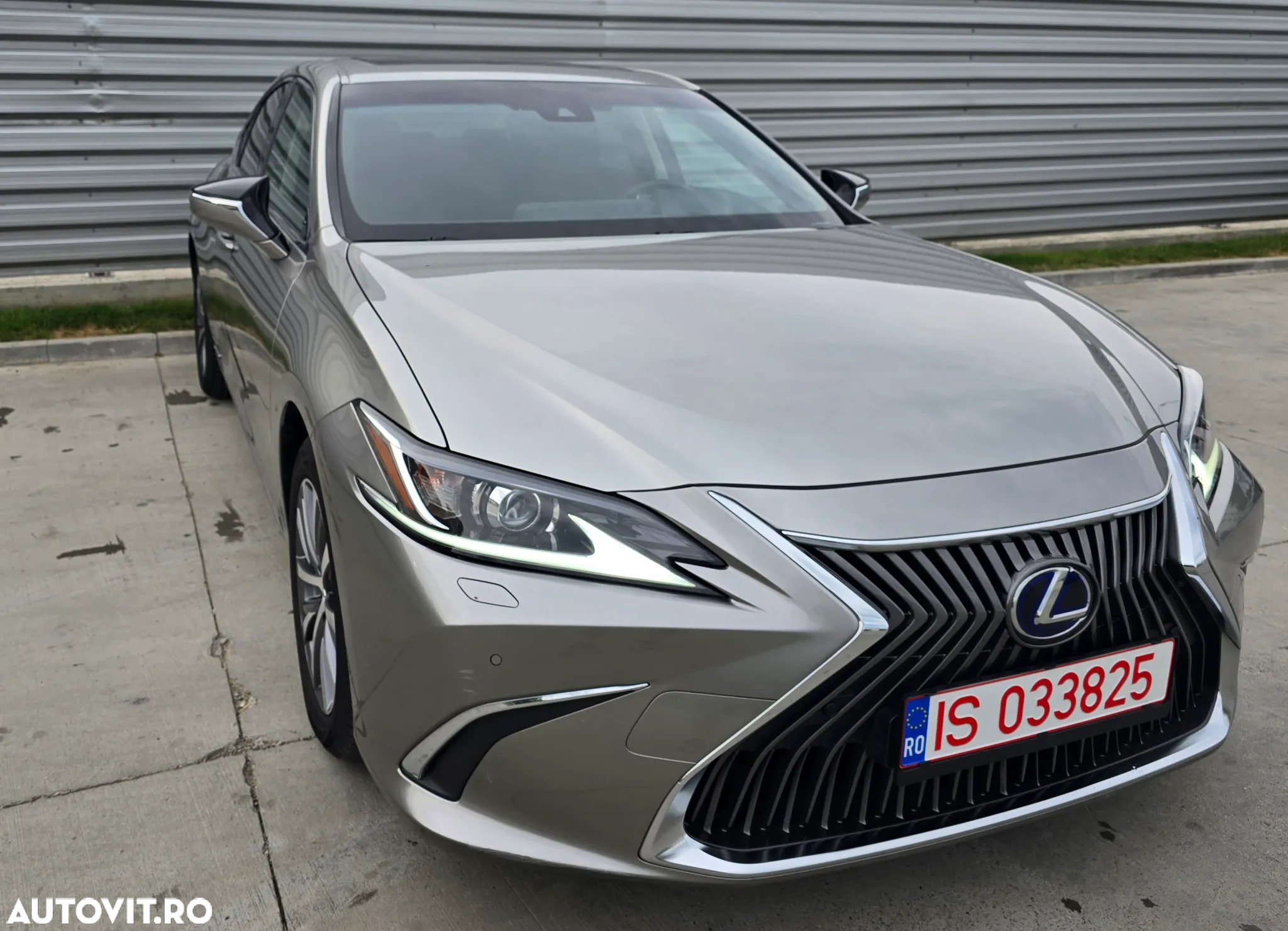 Lexus Seria ES 300h 2.5 TNGA HV 25H- 4X2 CVT Business - 5