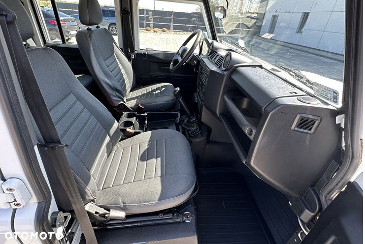 Land Rover Defender 2.2 TD4 E - 26