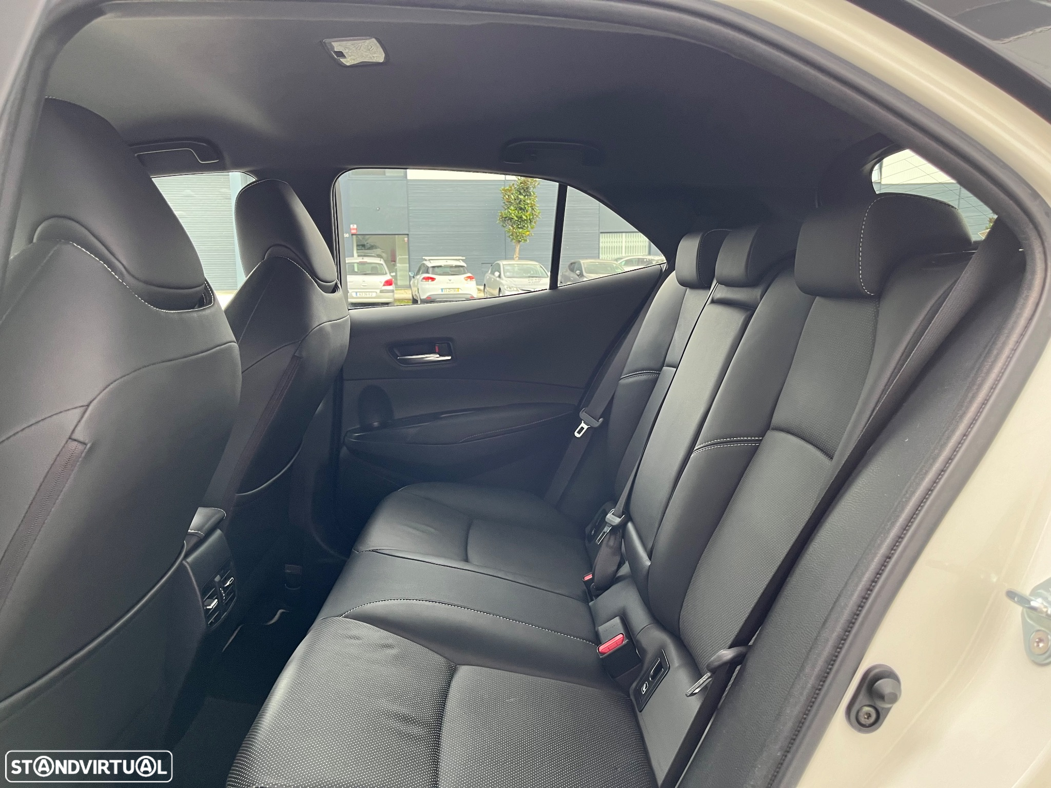 Toyota Corolla 2.0 Hybrid Luxury Black - 22