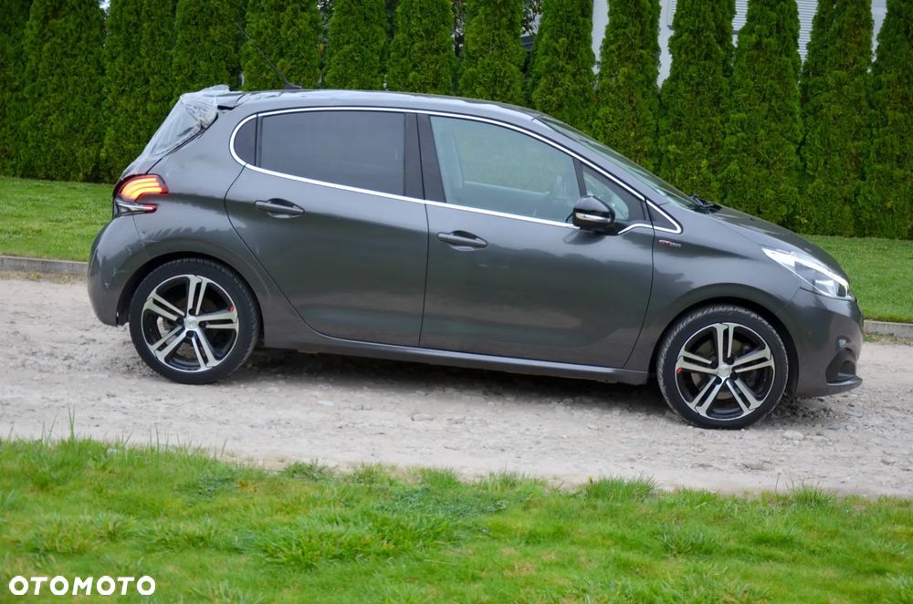 Peugeot 208 - 5
