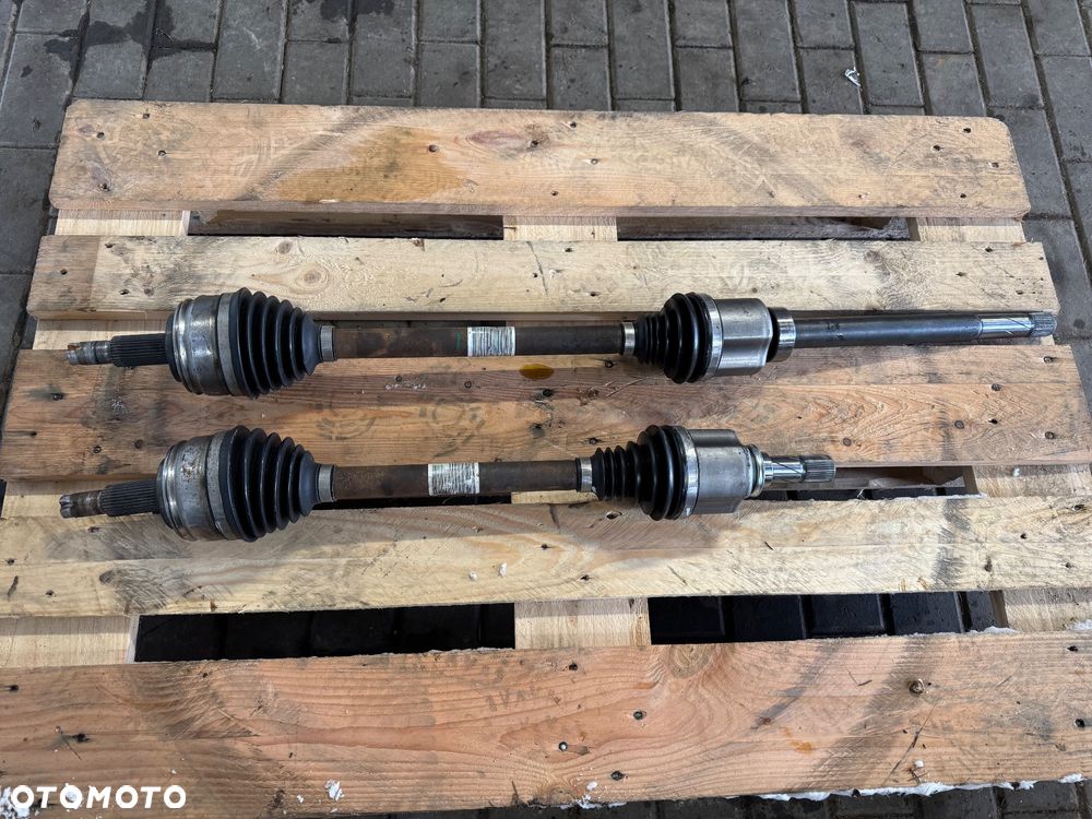 RENAULT MASTER IV PÓŁOŚ PRAWA 391006019R LEWA 391017007R - 1