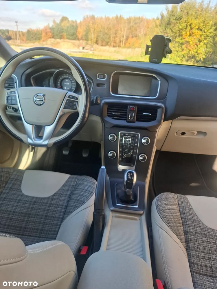 Volvo V40 2019 photo 2
