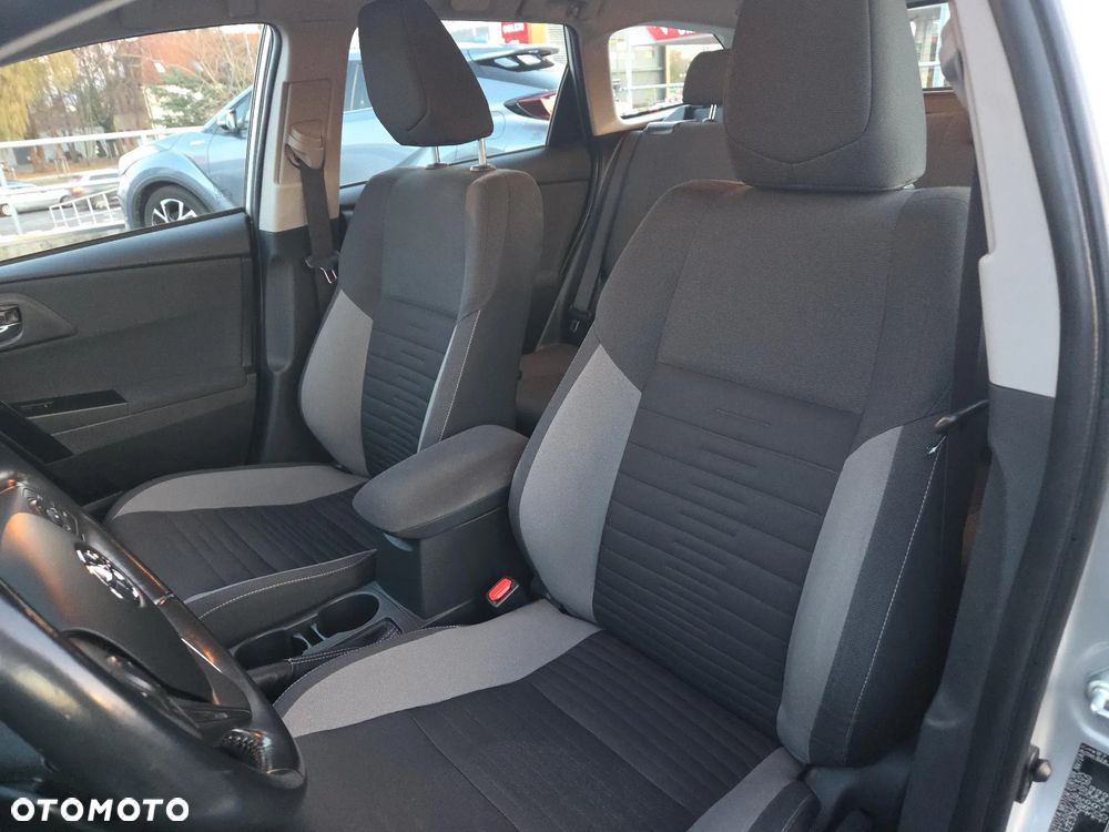 Toyota Auris 1.6 Premium MS - 23