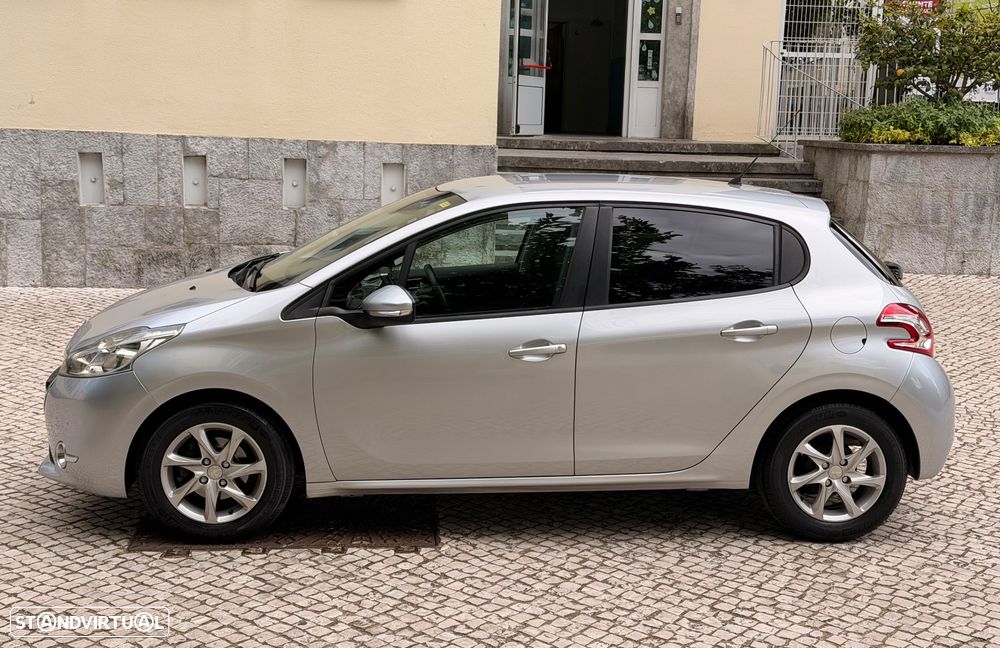 Peugeot 208 1.2 VTi Allure - 12