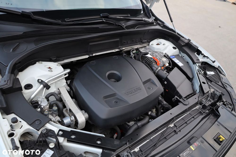 Volvo XC 60 T6 AWD Recharge Geartronic RDesign - 35