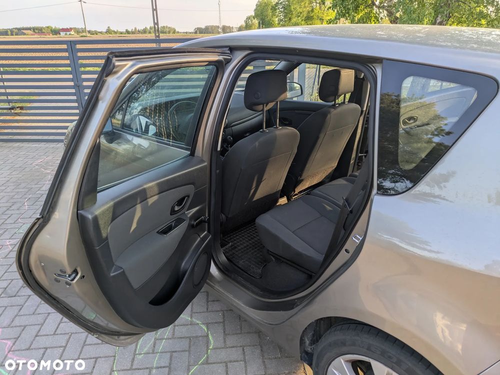 Renault Scenic 1.6 16V Authentique - 9