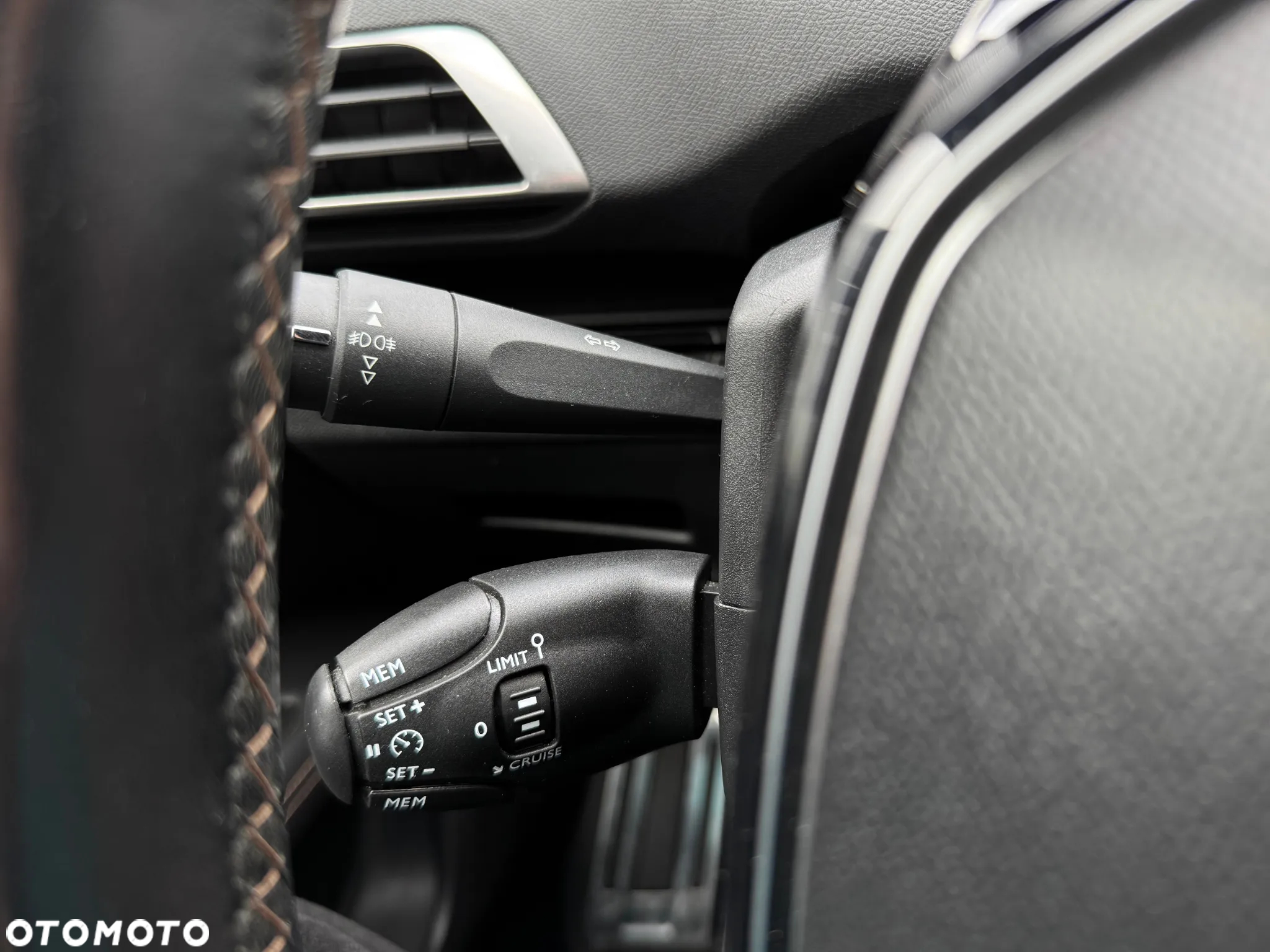 Peugeot 3008 1.2 PureTech GT S&S - 28