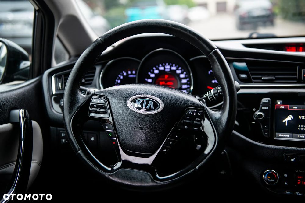 Kia Ceed 1.6 CRDi SCR L Business Line DCT - 32