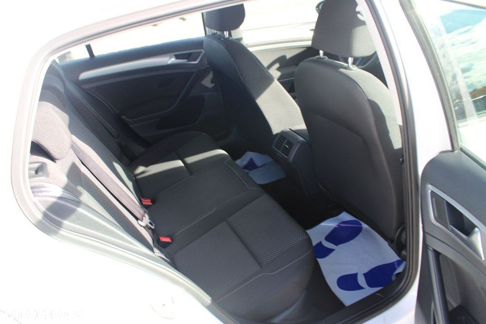 Volkswagen Golf - 26