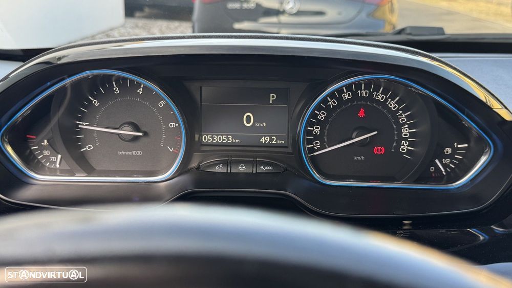 Peugeot 2008 1.2 PureTech Allure EAT6 - 14