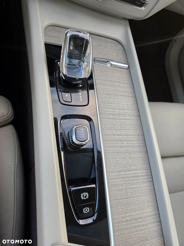 Volvo XC 60 B4 D AWD Inscription - 24