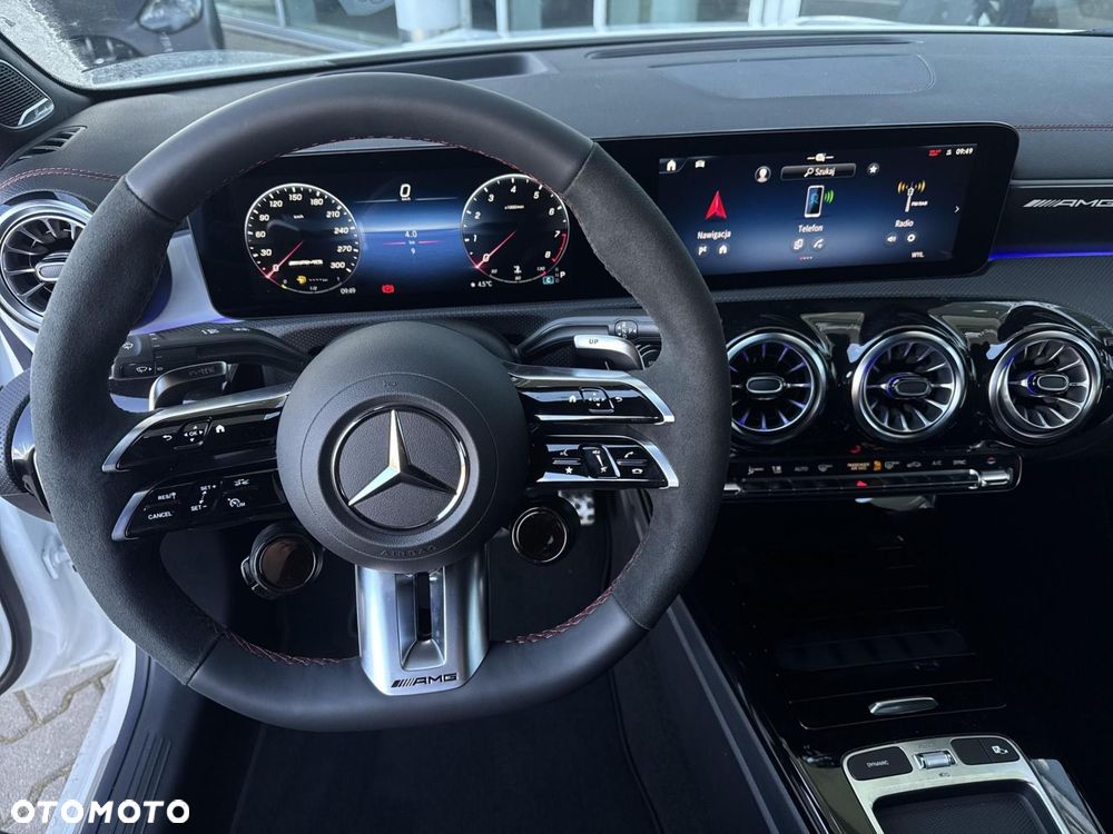 Mercedes-Benz CLA - 13