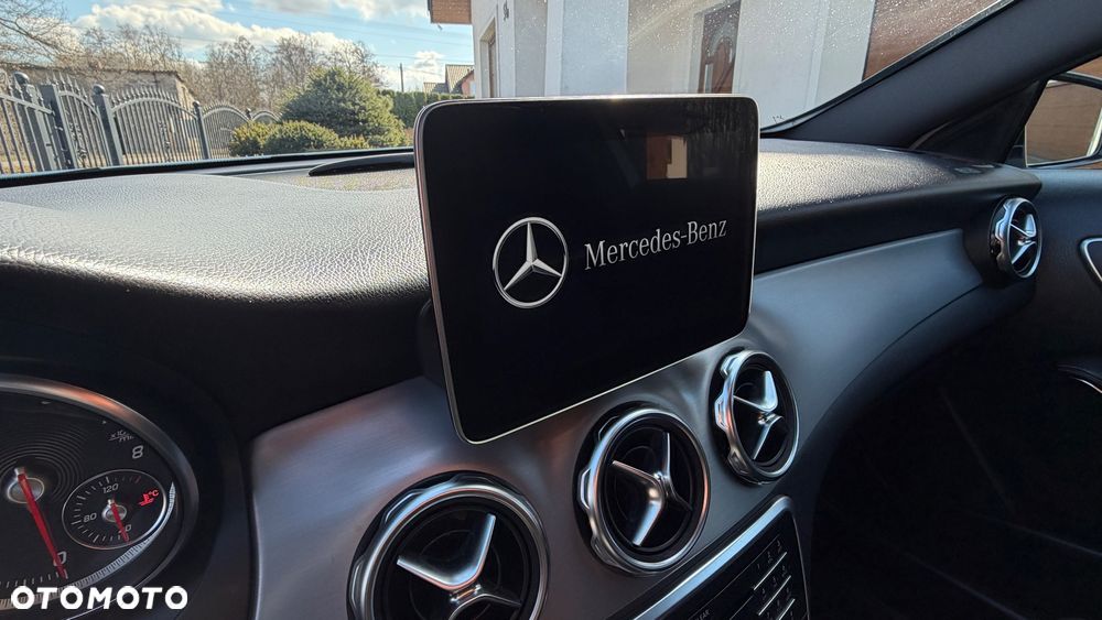 Mercedes-Benz GLA - 14