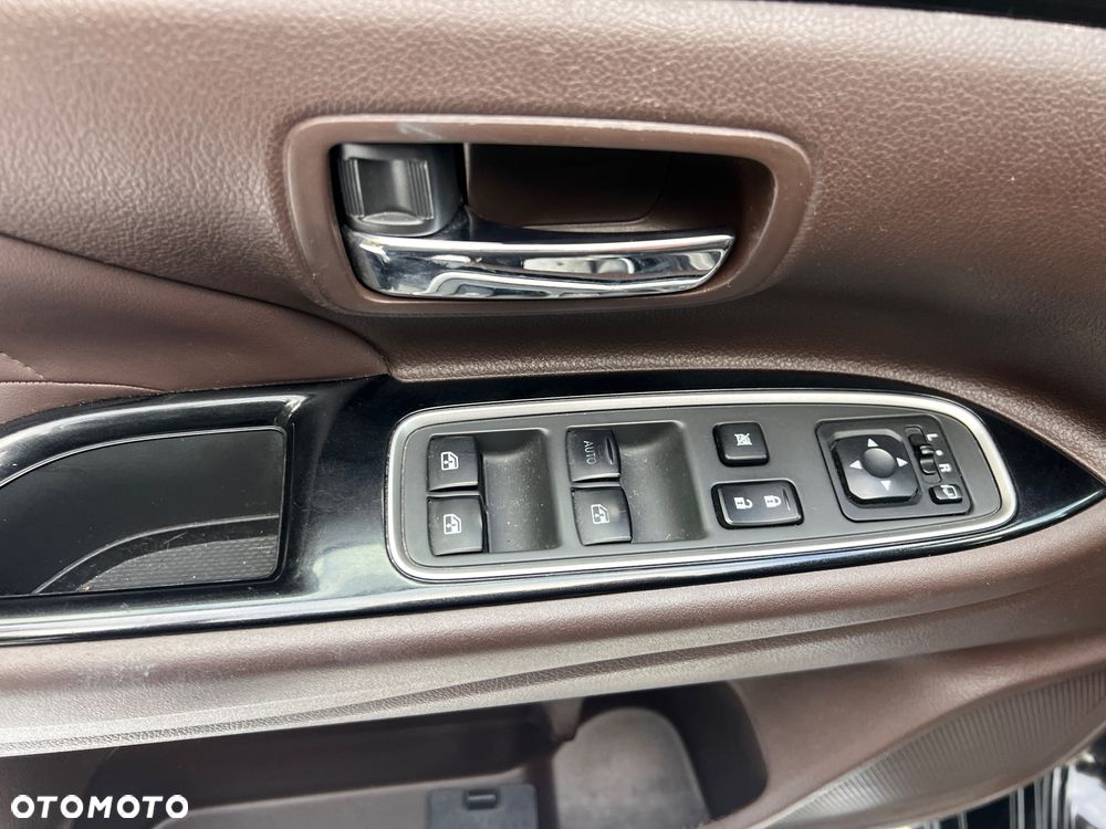 Mitsubishi Outlander 2.0 4WD Top - 16