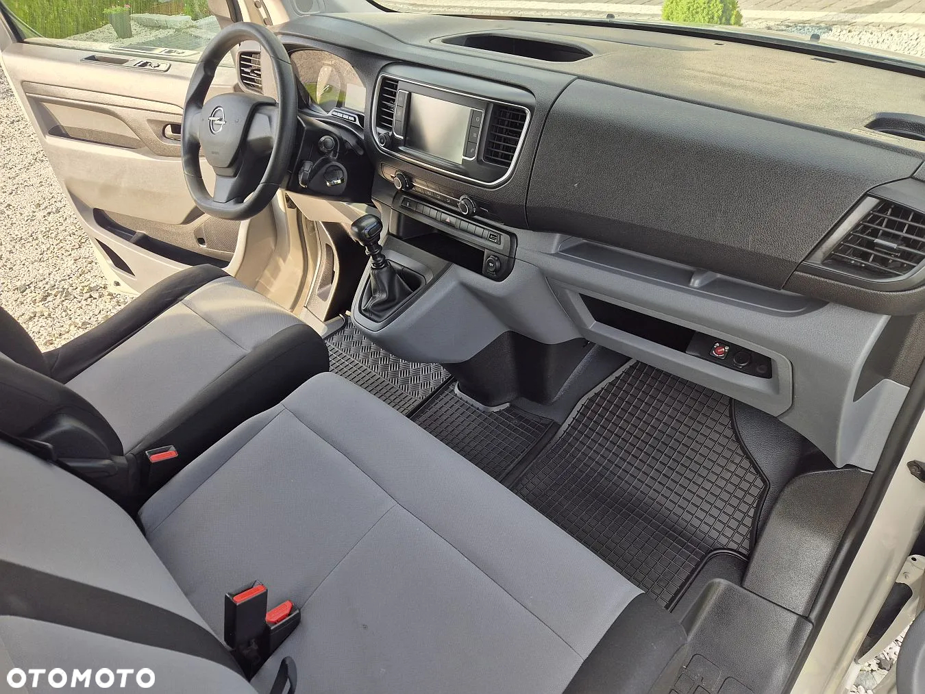 Opel Vivaro - 11
