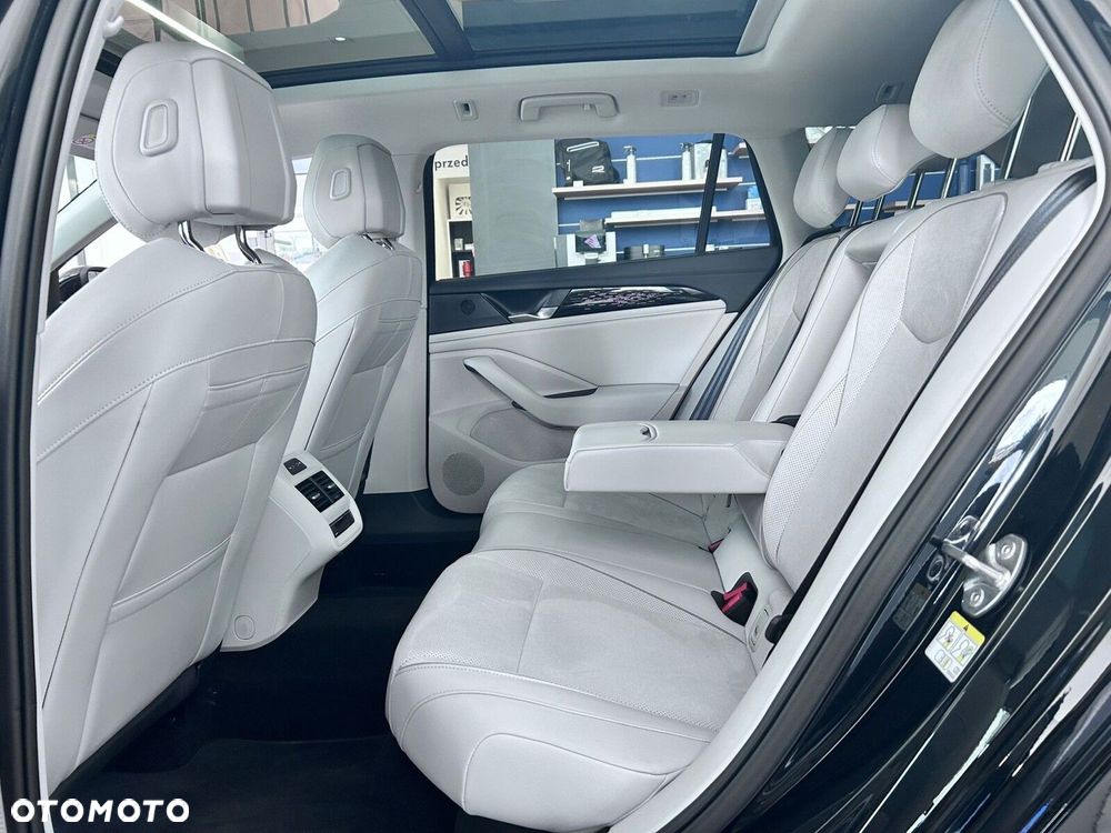 Volkswagen Passat - 11