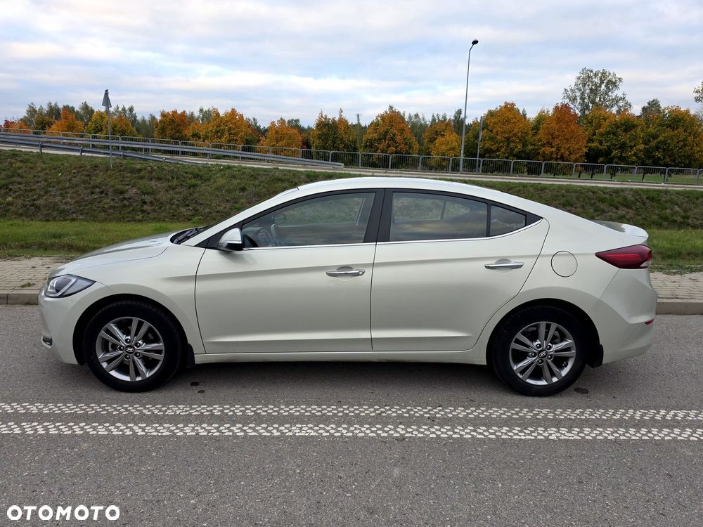 Hyundai Elantra 1.6 Comfort - 10