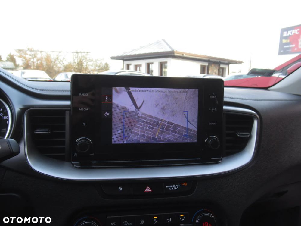 Kia Ceed 1.5 T-GDI M - 19