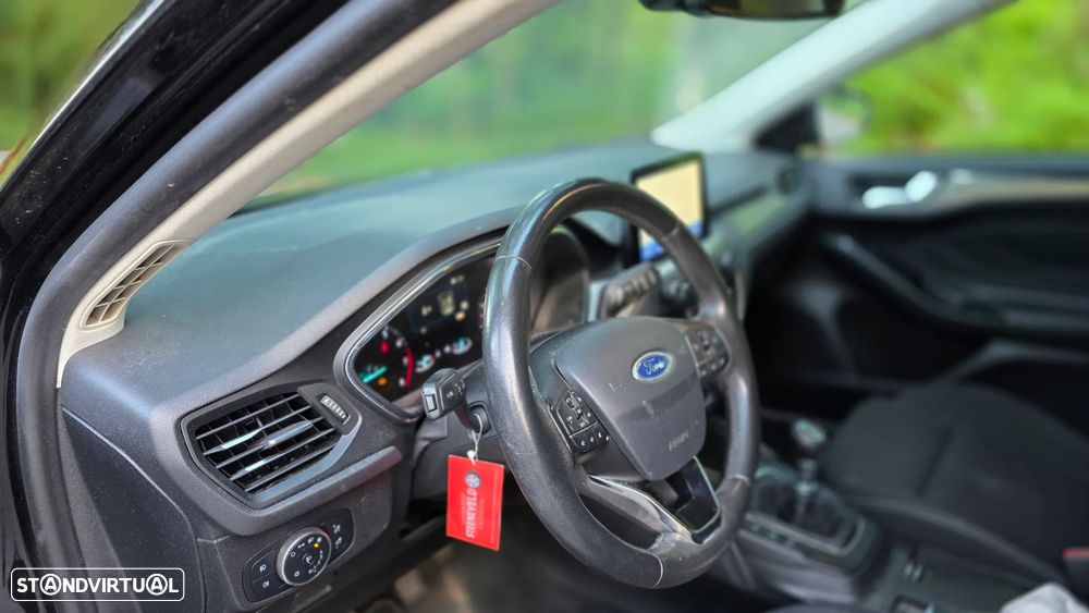 Ford Focus 1.0 EcoBoost S&S ST-LINE X - 20