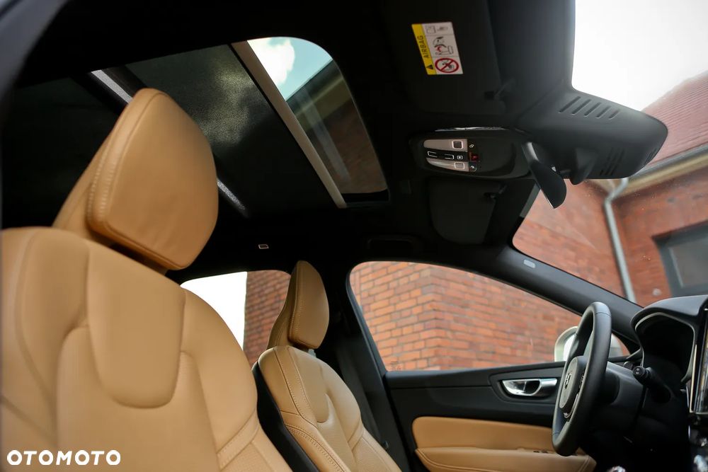 Volvo XC 60 B4 D AWD Ultimate Bright - 25