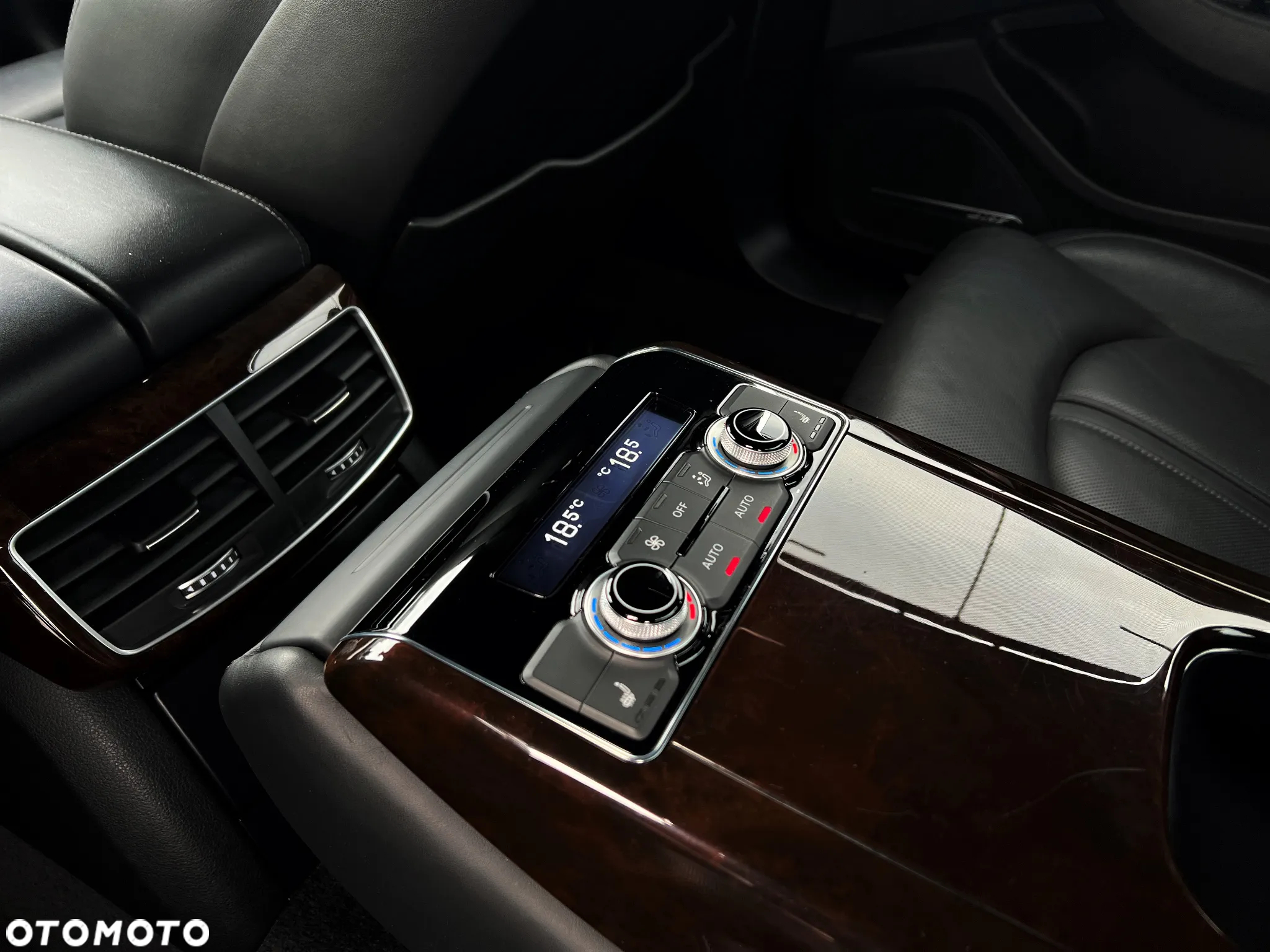 Audi A8 4.2 TDI DPF (clean diesel) quattro tiptronic - 38