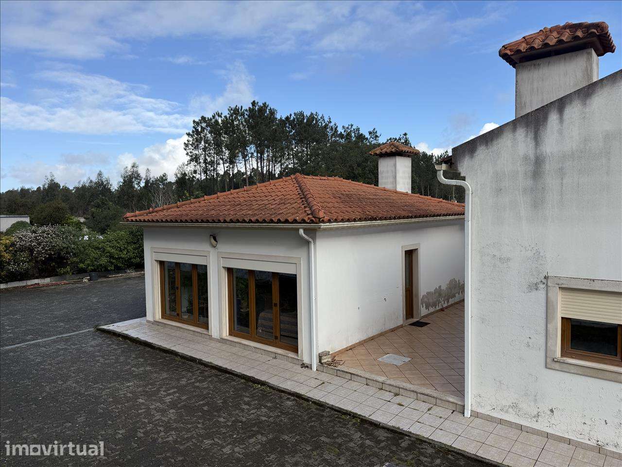 TERRENO COM BENFEITORIA (Moradia T4) – pohled 5