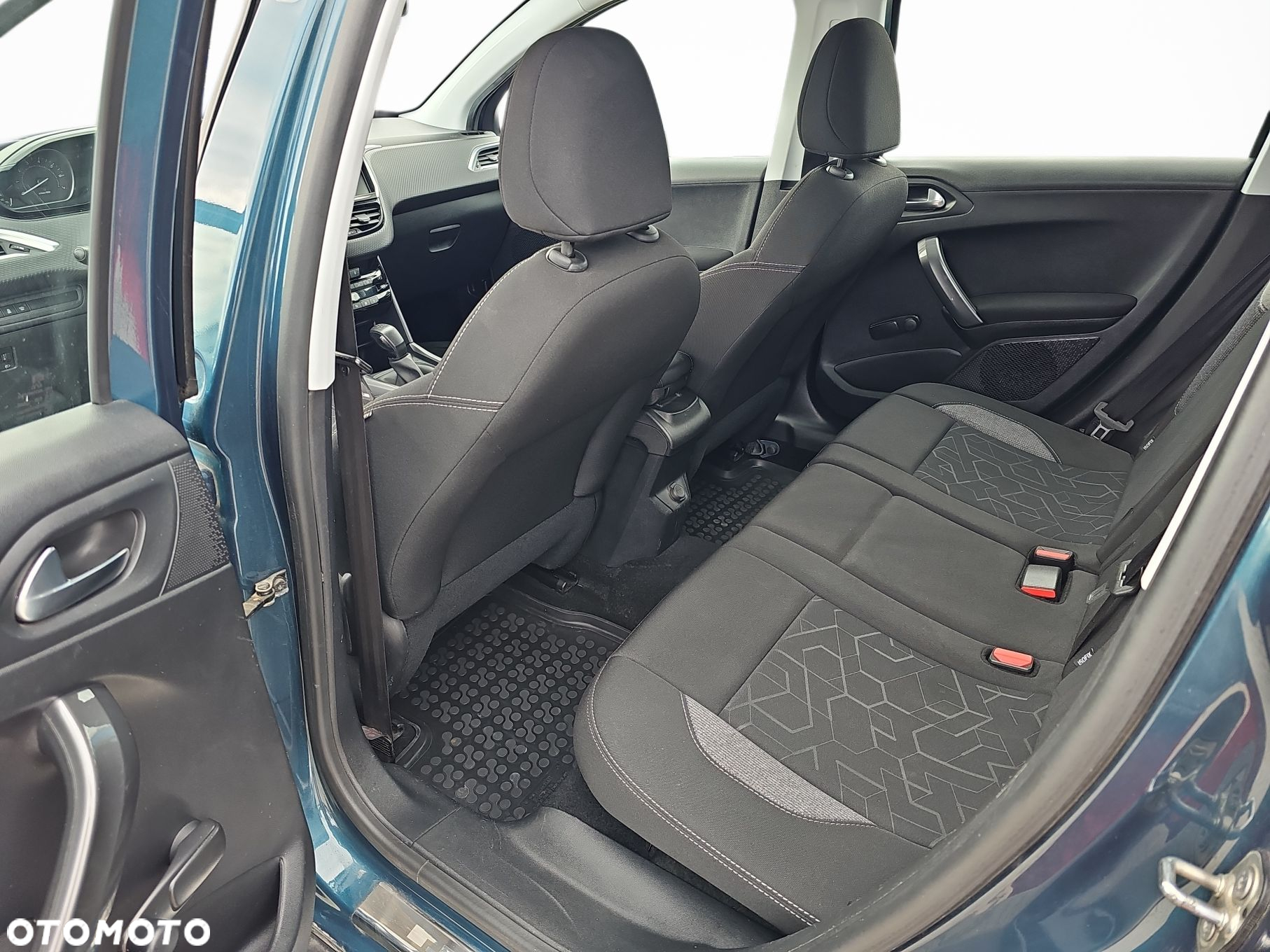 Peugeot 2008 1.2 Pure Tech Style S&S - 9