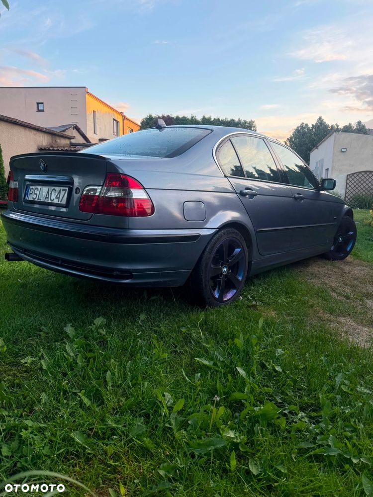 BMW Seria 3 320i - 4