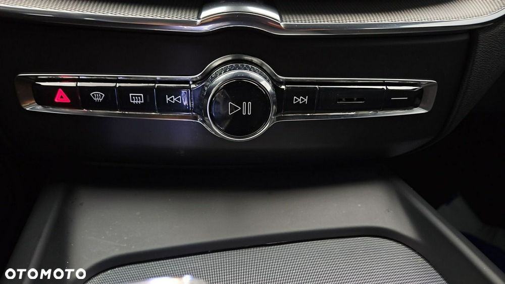 Volvo XC 60 B4 D Plus Dark - 20