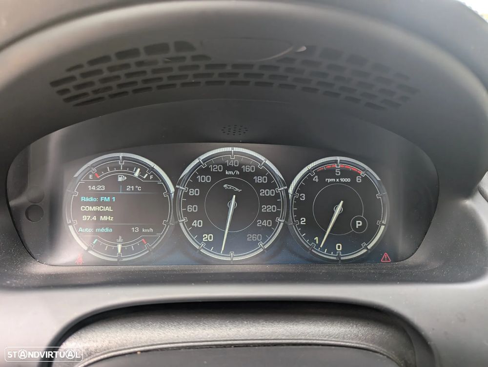 Jaguar XJ 3.0 D V6 LWB Premium Luxury - 15