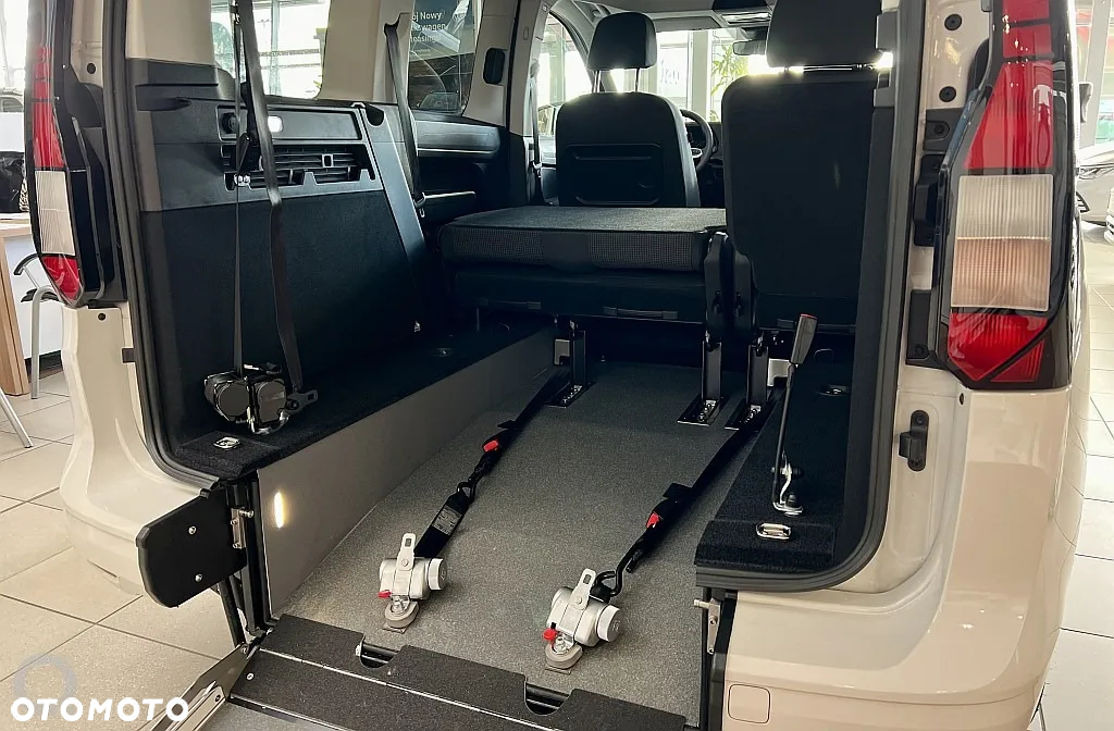 Volkswagen Caddy 1.5 TSI Life DSG - 8
