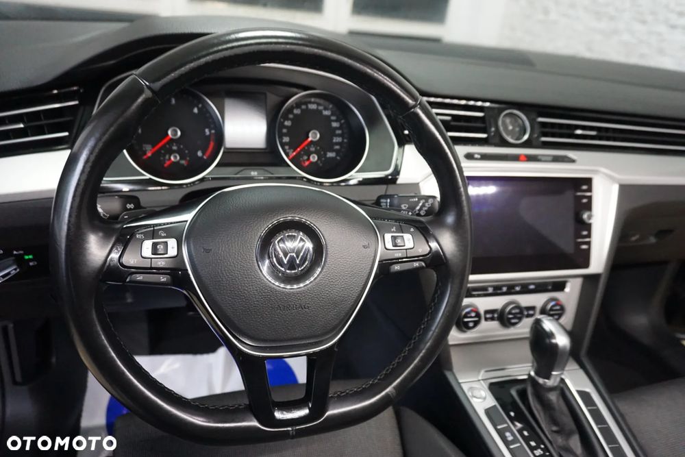 Volkswagen Passat Variant 1.6 TDI SCR DSG Comfortline - 22