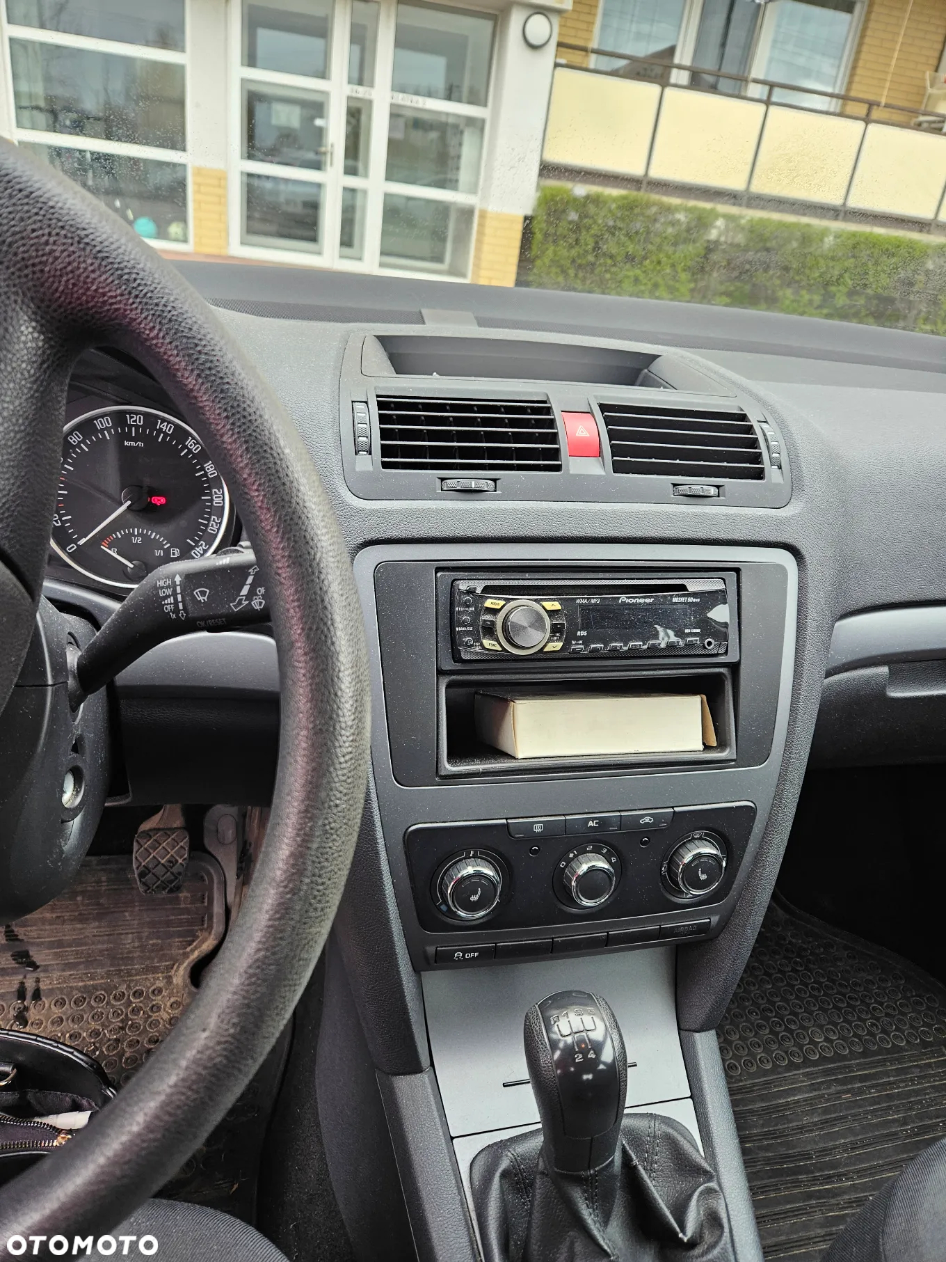 Skoda Octavia 1.6 Tour - 9