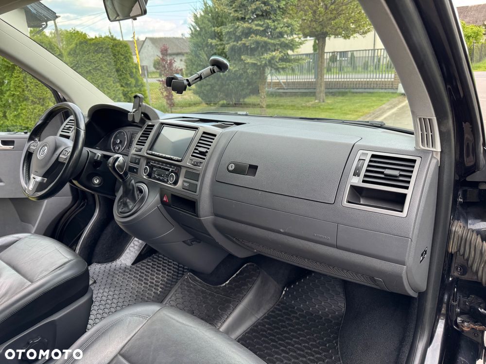 Volkswagen Caravelle - 25