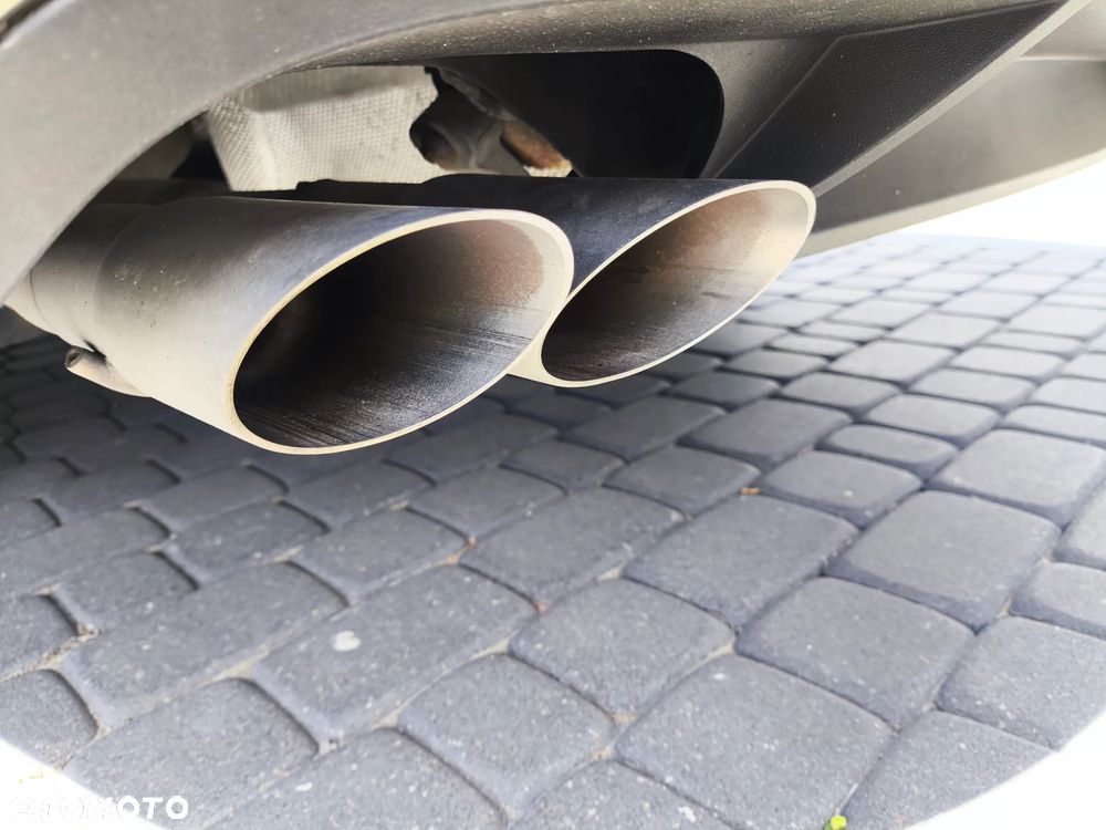 Volkswagen Passat 2.0 TDI DPF BlueMotion Technology Trendline - 30