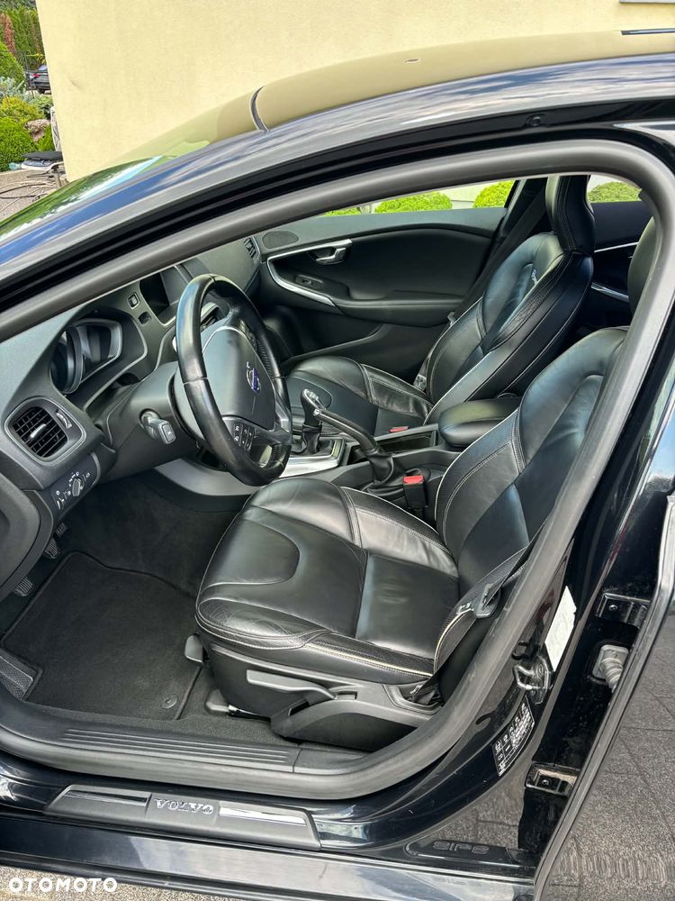 Volvo V40 D2 R Design - 12
