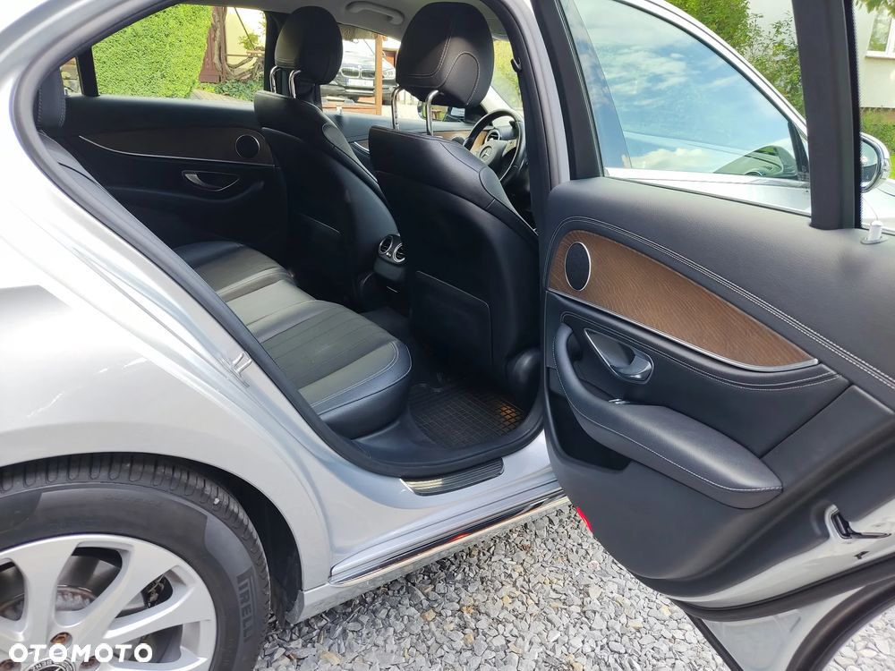 Mercedes-Benz Klasa E 220 d 9G-TRONIC - 11