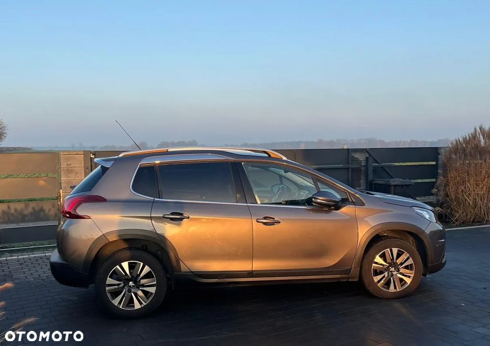 Peugeot 2008 1.6 BlueHDi Allure S&S - 15