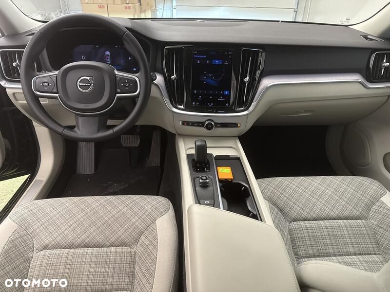 Volvo V60 B3 B Essential - 20