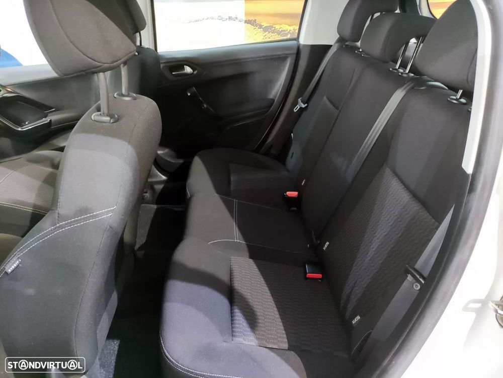 Peugeot 208 1.2 PureTech Active - 19