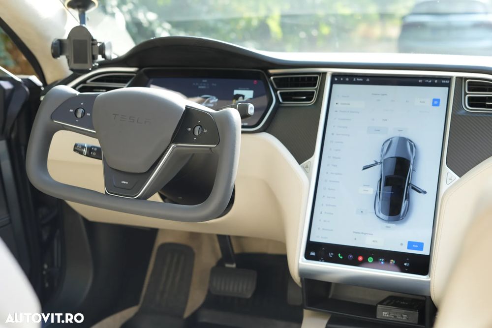 Tesla Model S - 15