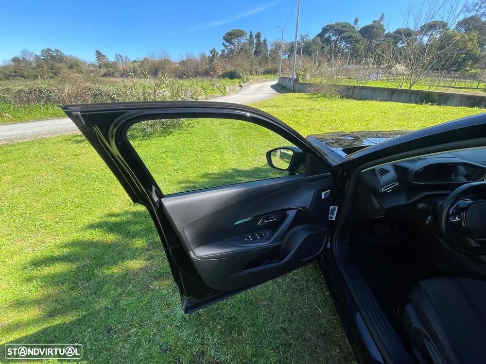 Peugeot e-2008 50 kWh Allure - 3