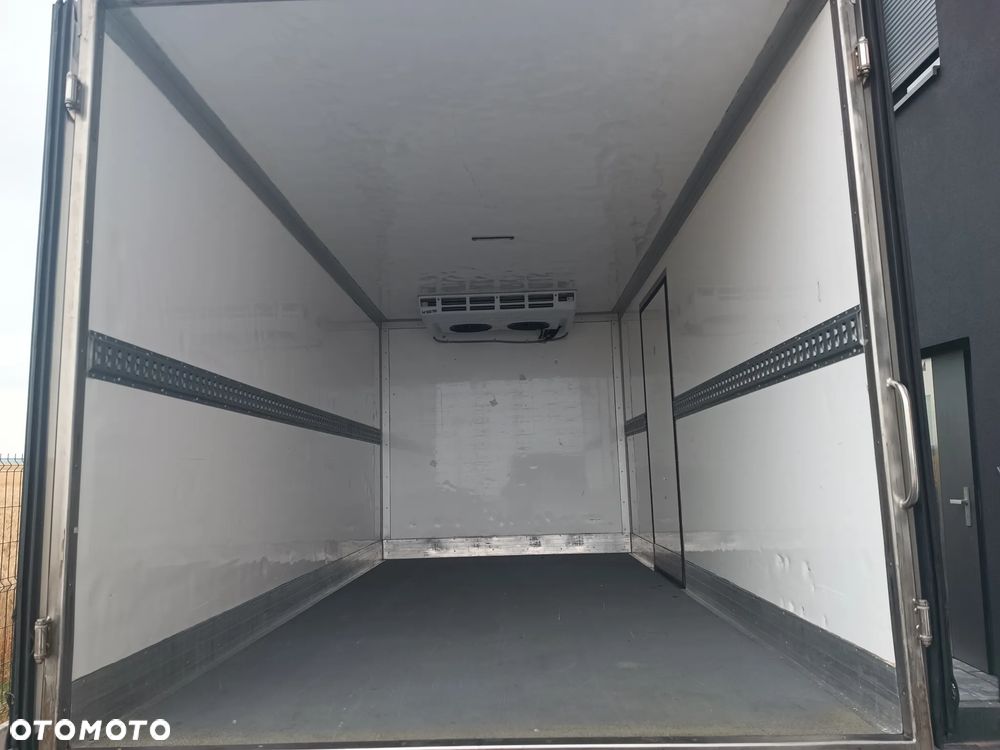 Iveco Daily 35.180 chłodnia zarej. w kraju - 2