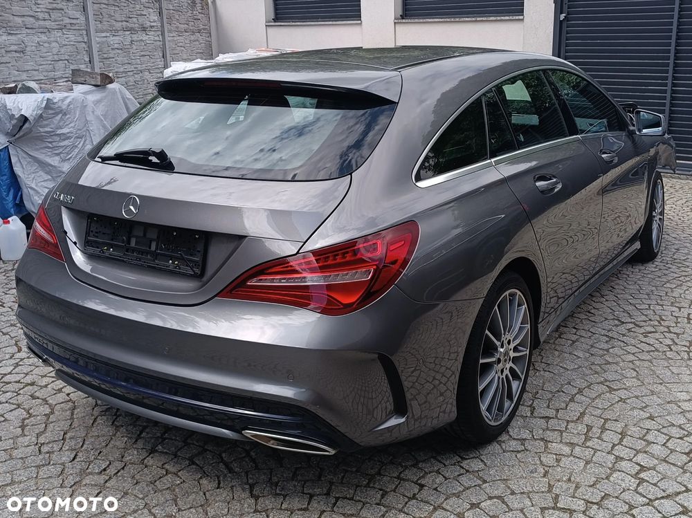 Mercedes-Benz CLA 180 7G-DCT UrbanStyle Edition - 3