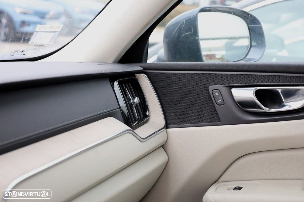 Volvo XC 60 2.0 T6 PHEV Inscription AWD - 17